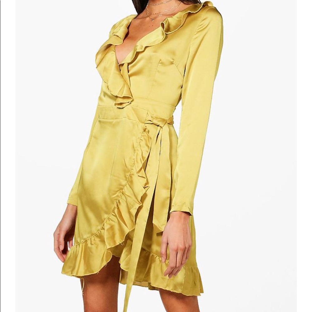 Ruffle wrap dress 💛